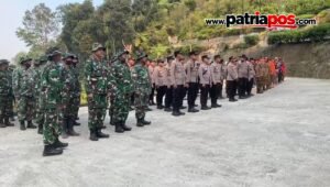 Ratusan personel gabungan dikerahkan untuk menangani kebakaran hutan di kawasan Gunung Buthak, Selasa (15/9/2026).
