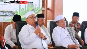 Bupati Blitar Rijanto menyampaikan sambutan dalam acara Peringatan Maulid Nabi Muhammad SAW dan Haul Syech Bahaudin An Naqsyabandy di Pendopo Sasana Adhi Praja Kabupaten Blitar, Sabtu (19/9/2026).