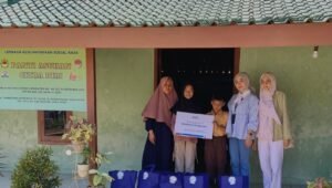 BRI Branch Office Pacitan melalui YBM menyalurkan bantuan sembako kepada masyarakat dan sejumlah yayasan melalui program Sedino Sewu.