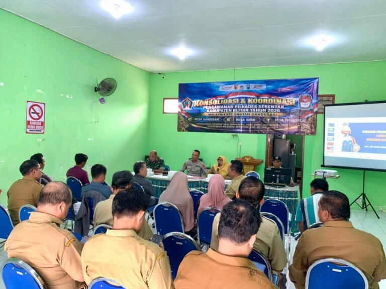 Polres Blitar memperkuat kesiapan pengamanan Pilkades Serentak 2026 melalui rapat konsolidasi dan koordinasi bersama Forkopimcam serta panitia Pilkades di wilayah Kecamatan Gandusari, Selasa (15/9/2026).