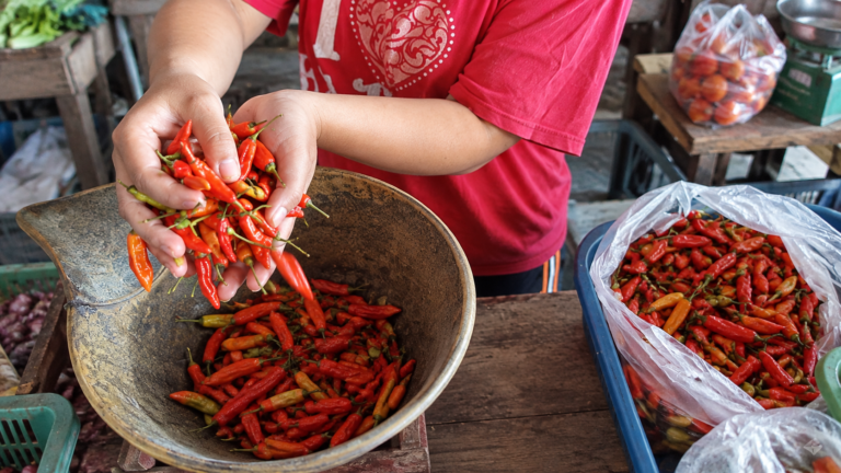 Cabai merah keriting di pasar Kota Blitar.