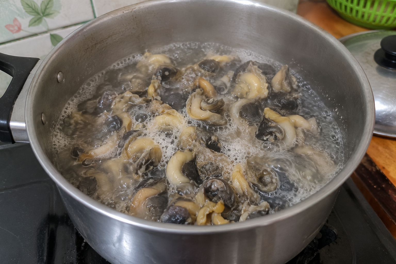 Proses perebusan daging bekicot
