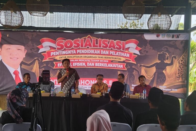 Kegiatan sosialisasi penguatan kelembagaan dan pengembangan seni tradisi Langen Beksan bersama para pelaku seni budaya di Cafe Omah Babe, Kecamatan Kesamben, Kabupaten Blitar, Kamis (29/10/2026).