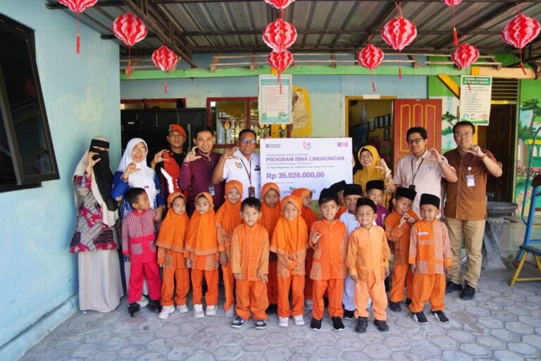 KAI Daop 7 Madiun menyalurkan dana TJSL dan Bina Lingkungan sebesar Rp520,5 juta selama Januari–September 2026 untuk mendukung sektor pendidikan, sosial keagamaan, seni budaya, dan sarana prasarana kewilayahan.
