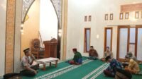 Patroli Subuh di Gandusari, Kapolsek Nanang Budhiarto Tampung Aspirasi Warga
