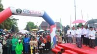Hujan Tak Surutkan Semangat Ribuan Peserta Jalan Sehat Hari Santri 2026 di Kabupaten Blitar