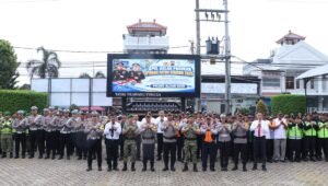 Foto bersama jajaran Polres Blitar Kota dalam pelaksanaan Operasi Patuh Semeru 2026, Senin (26/10/2026).
