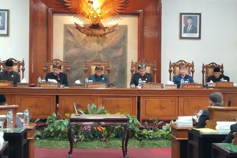 DPRD Kabupaten Tulungagung menggelar rapat paripurna dengan empat agenda pembahasan, mulai dari perubahan Propemperda 2026 hingga persetujuan bersama terhadap Raperda Kabupaten Tulungagung.