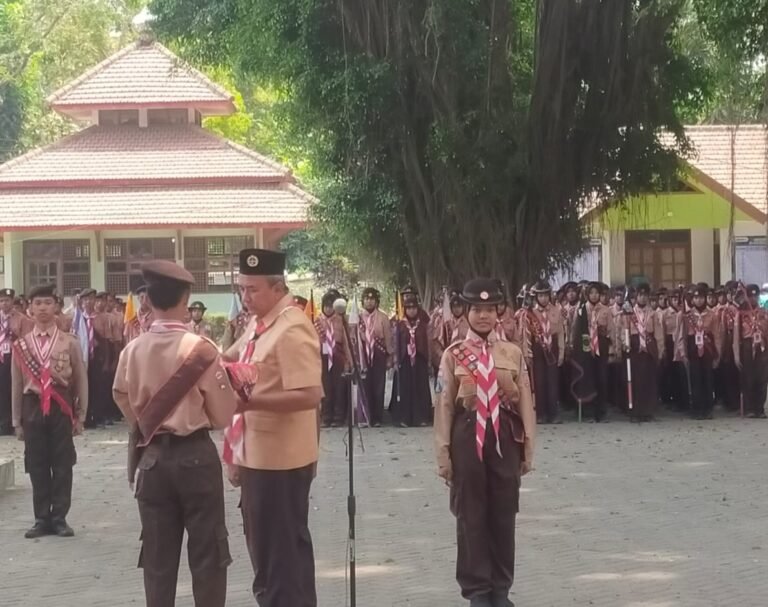 Prosesi pembukaan LT III Pramuka tingkat Kabupaten Kediri diikuti para peserta dari SMP dan MTs se-Kabupaten Kediri.