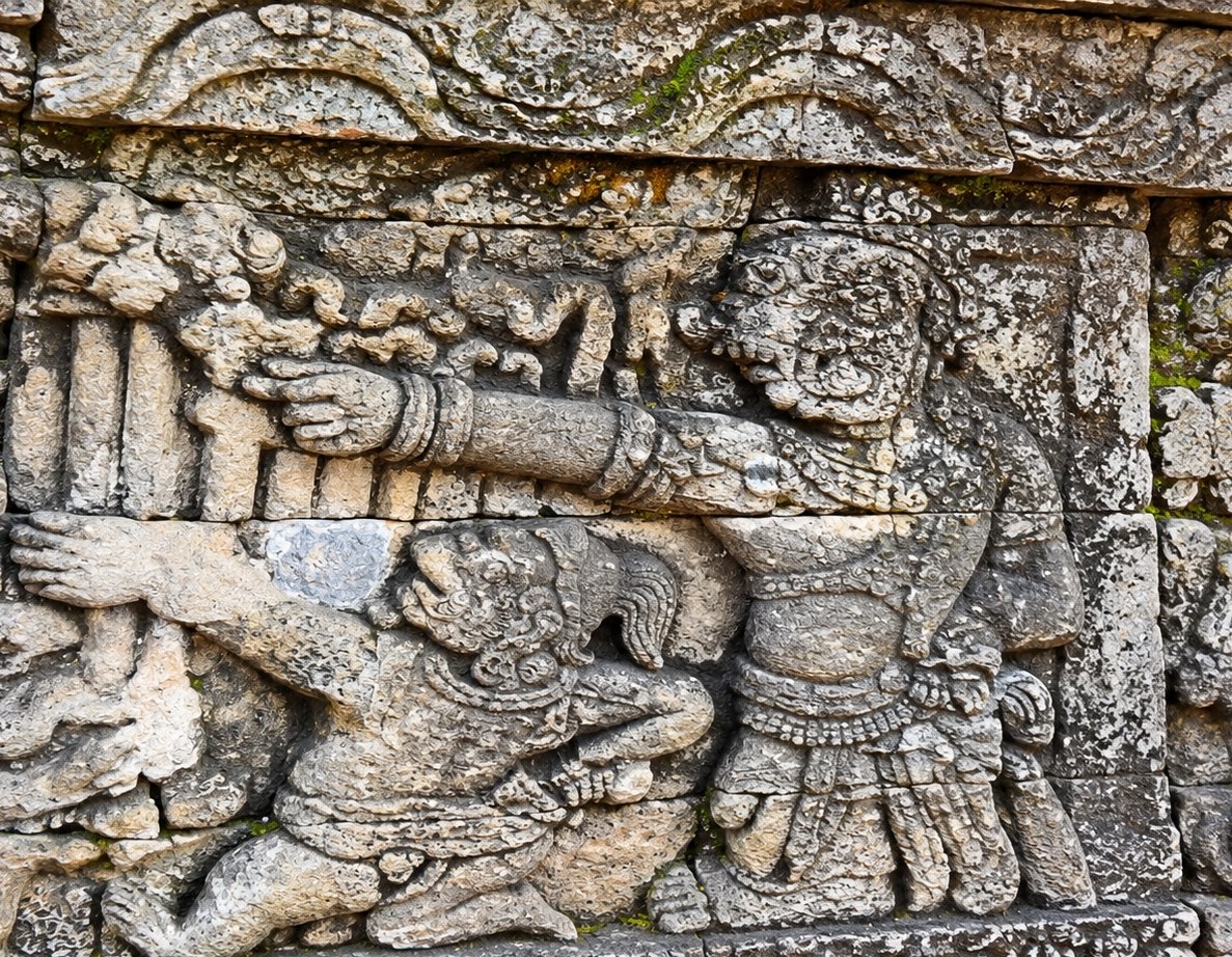 Detail relief batu pada kompleks Candi Penataran di Kabupaten Blitar, Jawa Timur.