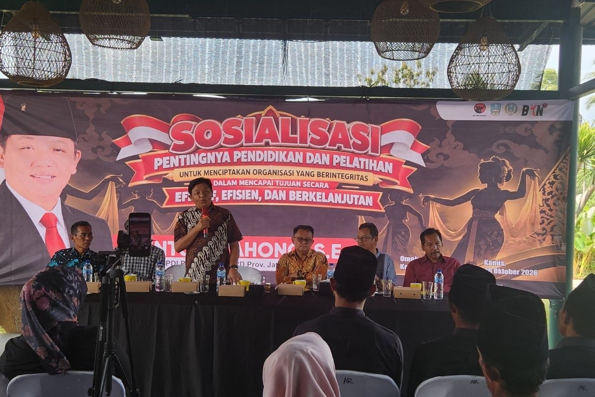 Kegiatan sosialisasi penguatan kelembagaan dan pengembangan seni tradisi Langen Beksan bersama para pelaku seni budaya di Cafe Omah Babe, Kecamatan Kesamben, Kabupaten Blitar, Kamis (29/10/2026). Kegiatan sosialisasi penguatan kelembagaan dan pengembangan seni tradisi Langen Beksan bersama para pelaku seni budaya di Cafe Omah Babe, Kecamatan Kesamben, Kabupaten Blitar, Kamis (29/10/2026).
