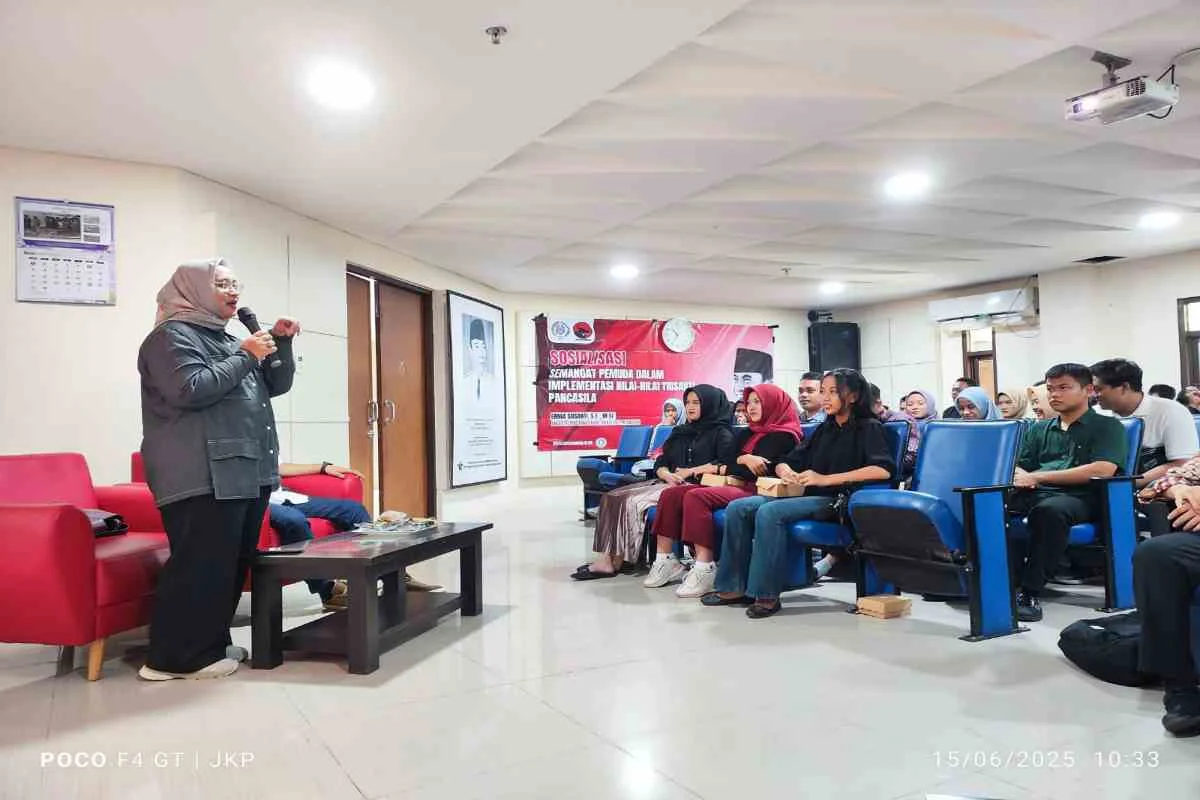 Anggota DPRD Jawa Timur, Erma Susanti, saat menyampaikan materi dalam Kelas Bung Karno di UPT Perpustakaan Proklamator Bung Karno