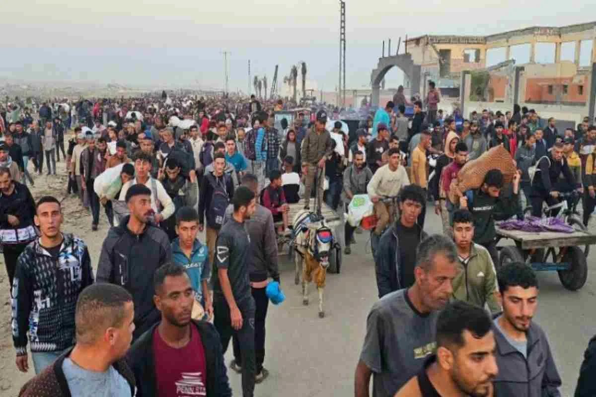 Foto: Antrean warga Gaza menunggu bantuan pangan di salah satu lokasi distribusi — Sumber: Al Jazeera