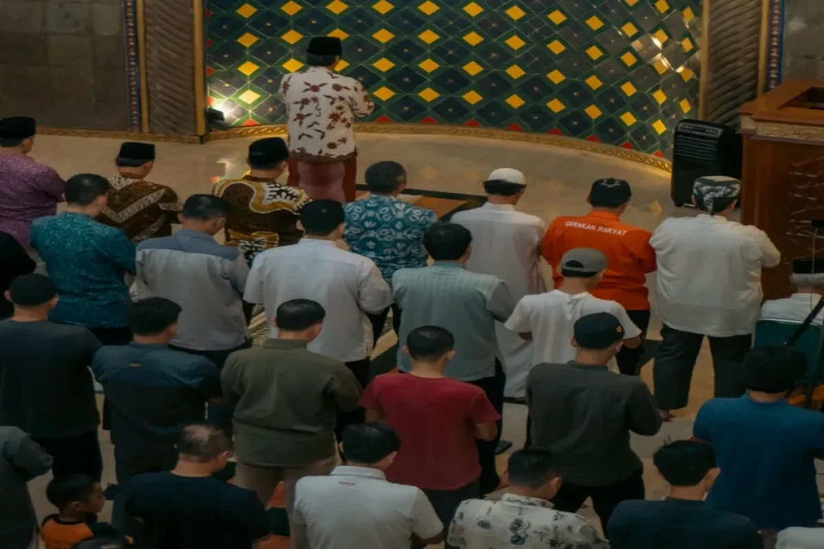 Gambar menunaikan salat Jumat