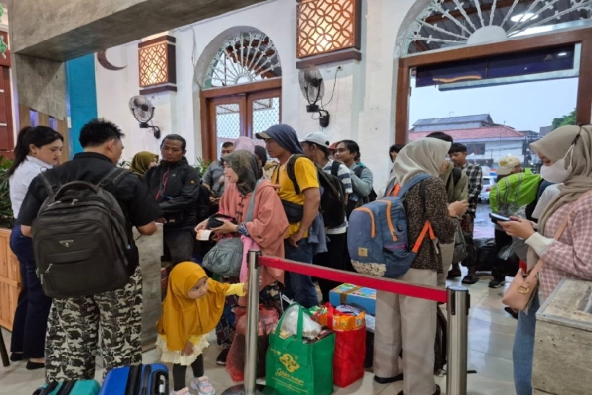 KAI Daop 7 Madiun memperkenalkan fitur Female Seat Map di Access by KAI kepada para penumpang kereta pada Jumat (28/3/25).