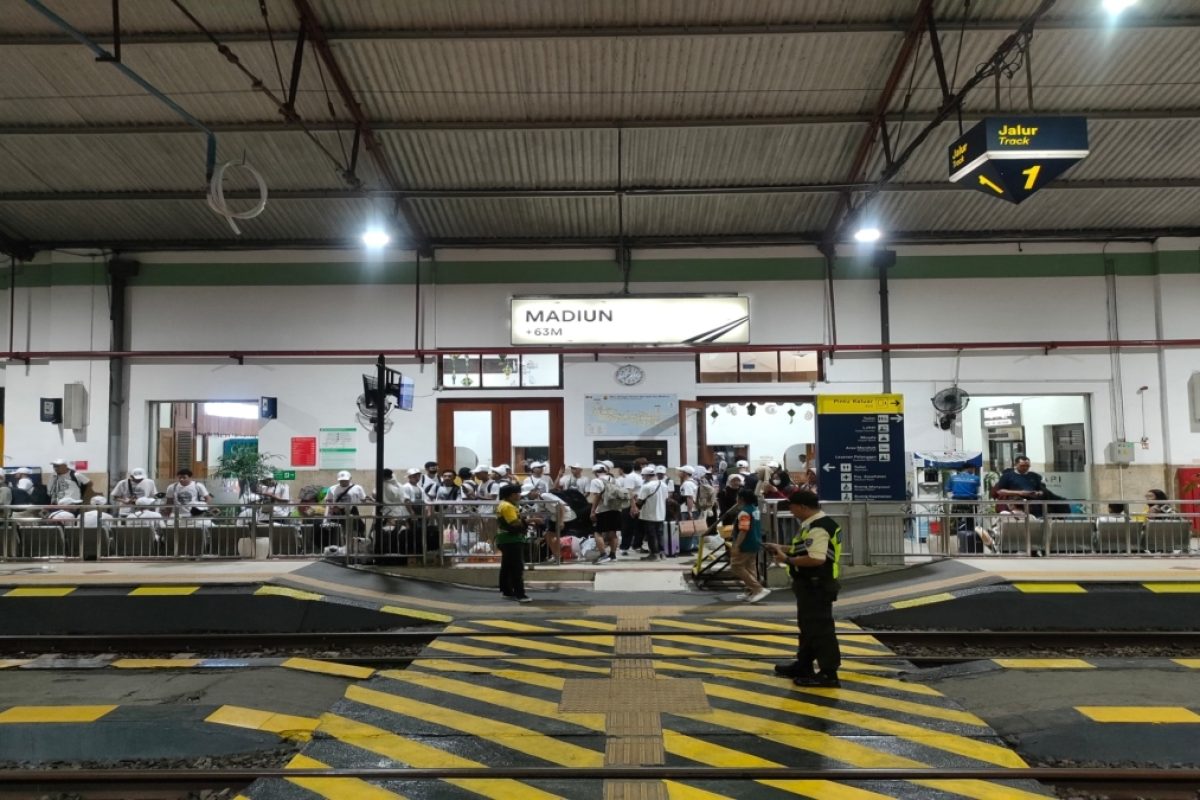 IMG-20250330-WA0021 Caption PT KAI 7 Daop Madiun memperkenalkan Promo "Double Deals!" untuk Tiket Kereta Hemat dan Diskon Menginap selama event lebaran