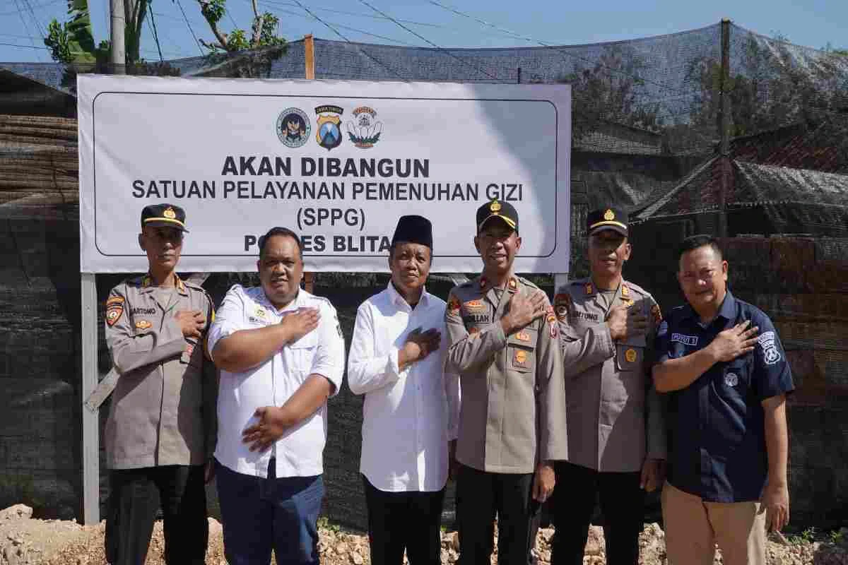 Peletakan batu pertama pembangunan Satuan Pelayanan Pemenuhan Gizi (SPPG) Polres Blitar di Desa Jimbe, Kecamatan Kademangan, Rabu (6/8/2025).