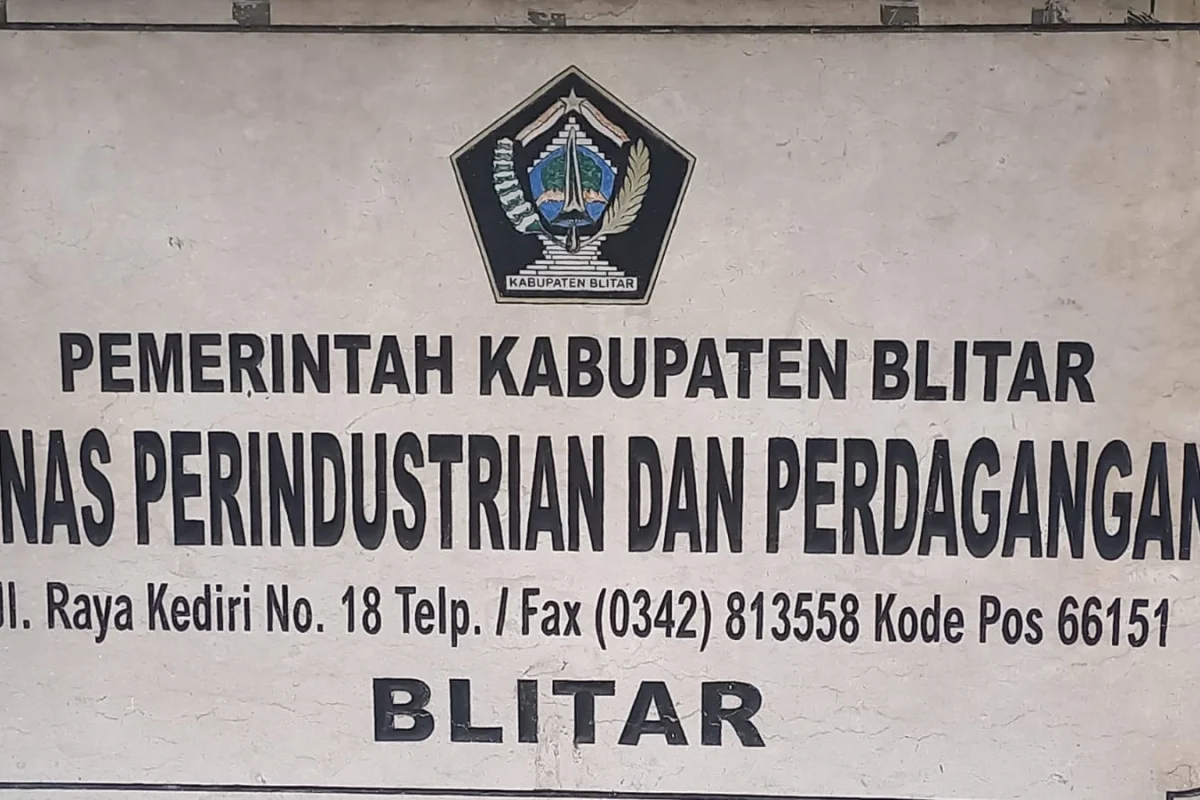 IMG-20251114-WA0012 Dinas Perindustrian dan Perdagangan Kabupaten Blitar Dorong Daya Saing Pabrik Rokok Kecil melalui Program DBHCHT 2025.