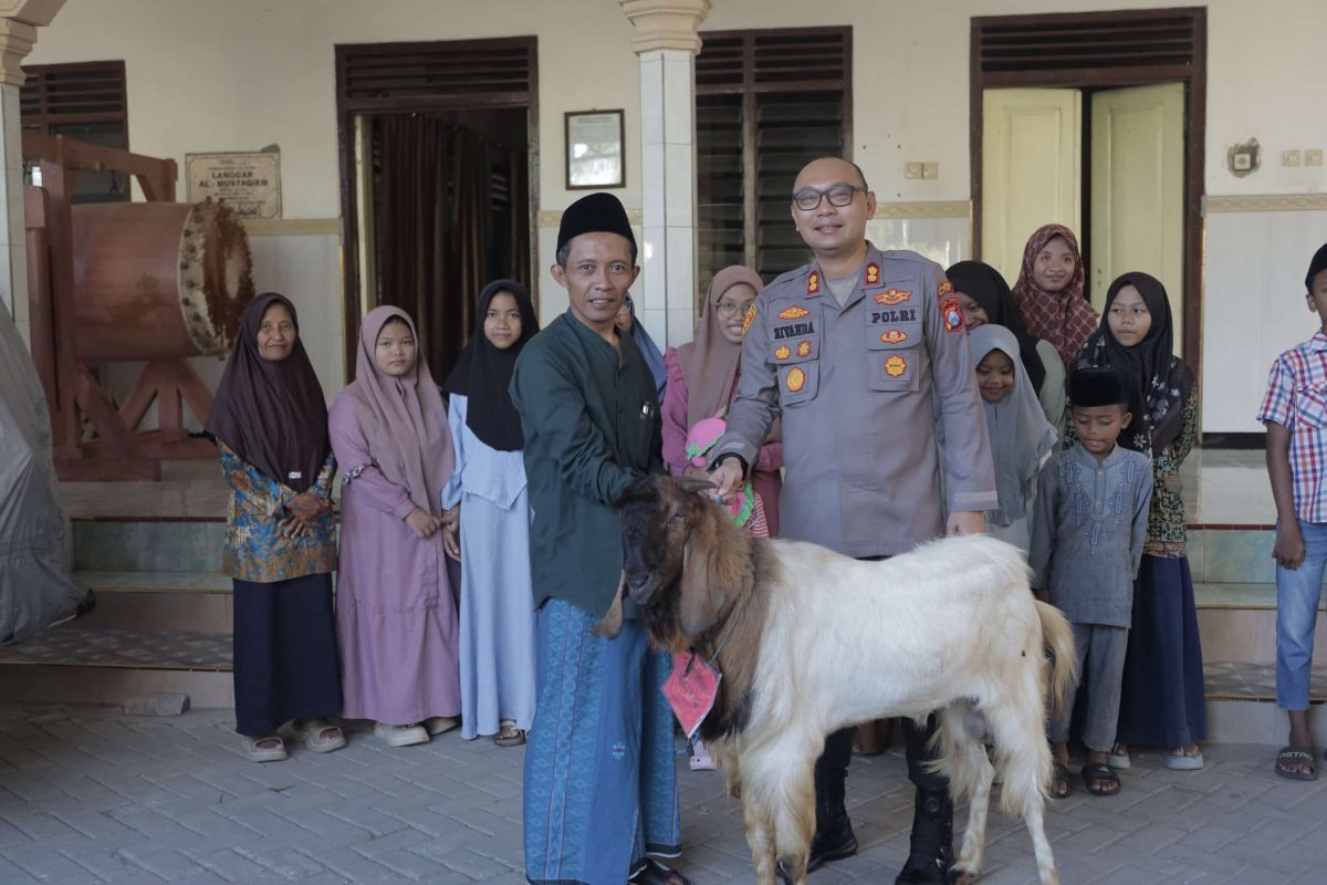 Polres Blitar bersilaturahmi dan berbagi kepedulian dengan anak-anak Panti Asuhan Nurul Ilmi Kesamben menjelang Idul Adha 2026.