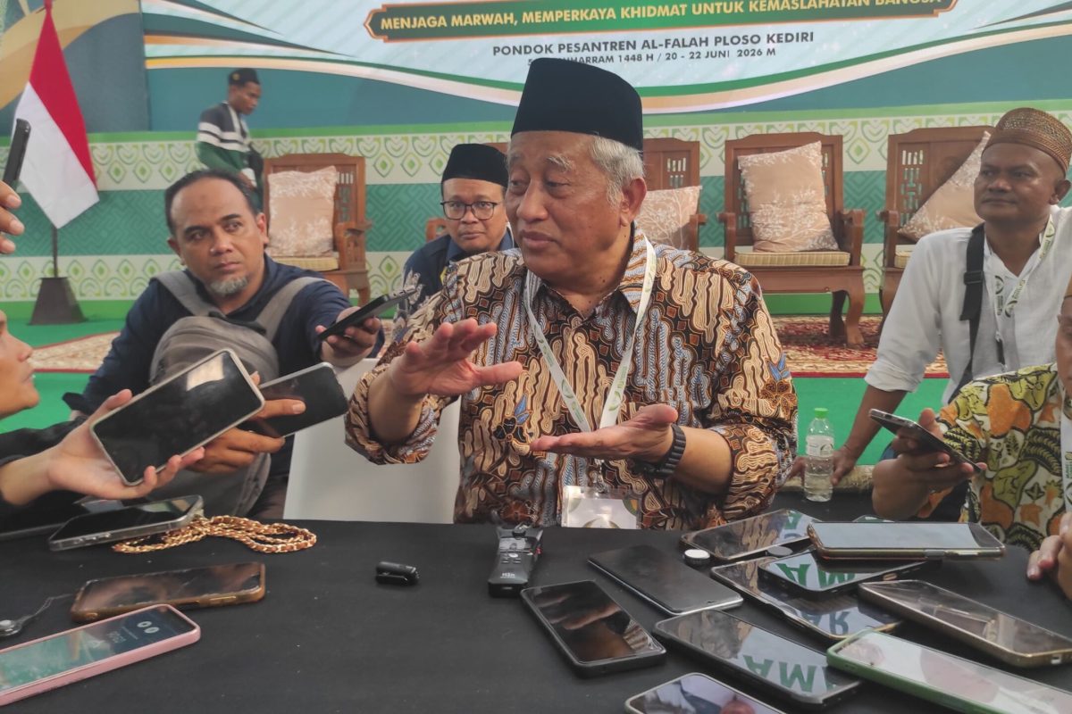 IMG-20260623-WA0001 Prof. Mohammad Nuh memberikan keterangan kepada awak media terkait hasil Munas Alim Ulama dan Konbes NU 2026 di Ponpes Al-Falah Ploso, Kediri.