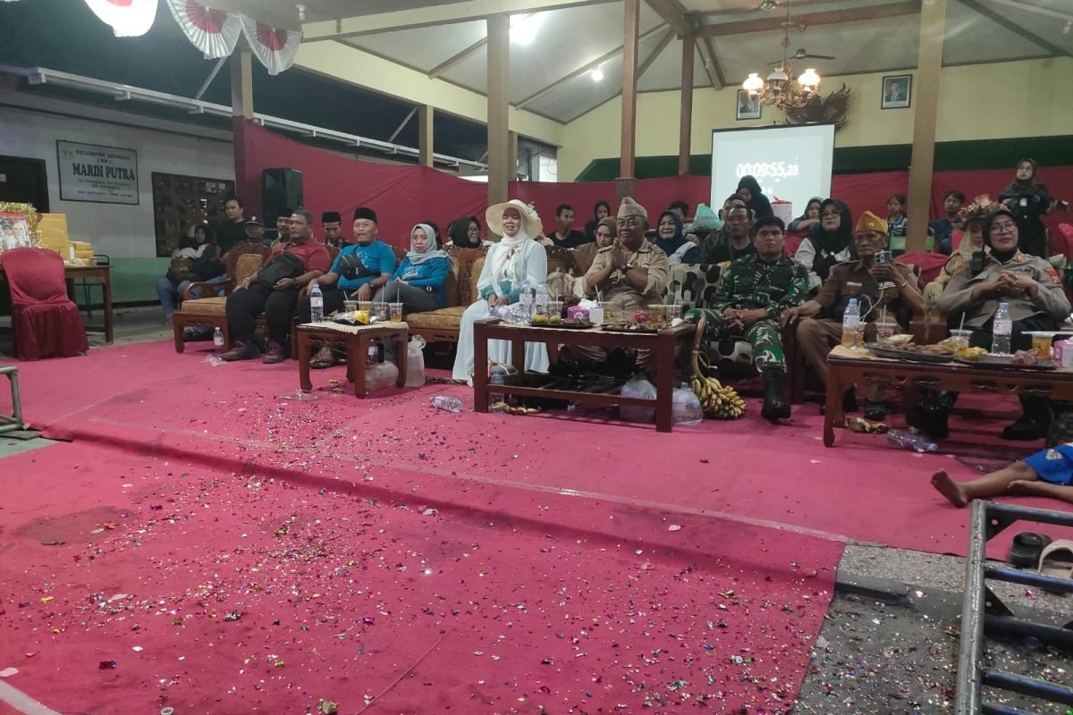 IMG-20260823-WA0000 Suasana karnaval Desa Gedangsewu, Kecamatan Boyolangu, Kabupaten Tulungagung, berlangsung meriah.