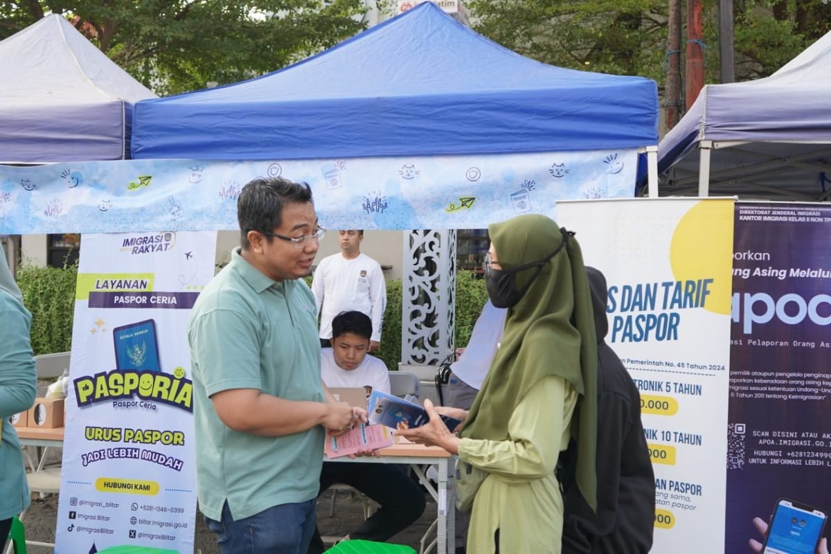 IMG-20260920-WA0015 Kantor Imigrasi Blitar menghadirkan layanan Pasporia (Paspor Minggu Ceria) di Car Free Day Tulungagung, Minggu (20/9/2026).