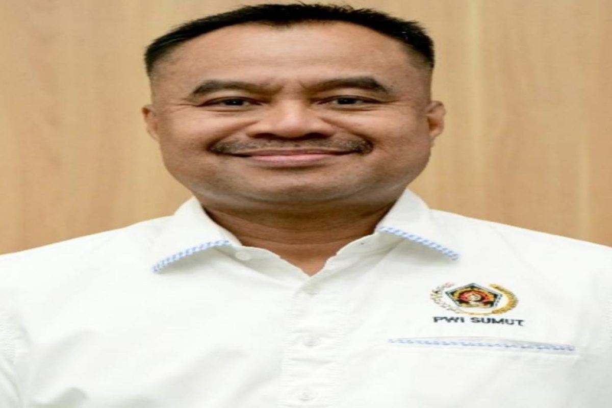 Ketua PWI Sumatera Utara H. Farianda Putra Sinik. Ketua PWI Sumatera Utara H. Farianda Putra Sinik.