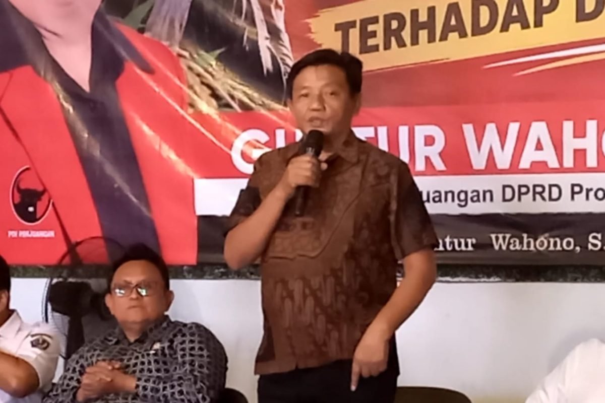 IMG-20260924-WA0003 Guntur Wahono saat menyampaikan aspirasi petani dalam sosialisasi bersama Gapoktan se-Kabupaten Blitar di Talun, Rabu (23/9/2026).