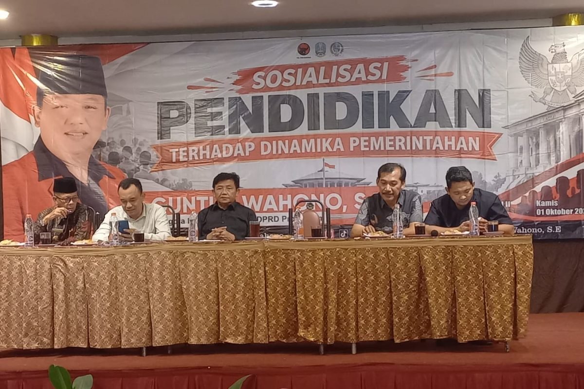 Anggota Komisi C DPRD Jawa Timur Guntur Wahono bersama jajaran dan kepala desa dalam Sosialisasi Dewan (Sowan) di Kabupaten Blitar, Kamis (1/10/2026). Anggota Komisi C DPRD Jawa Timur Guntur Wahono bersama jajaran dan kepala desa dalam Sosialisasi Dewan (Sowan) di Kabupaten Blitar, Kamis (1/10/2026).
