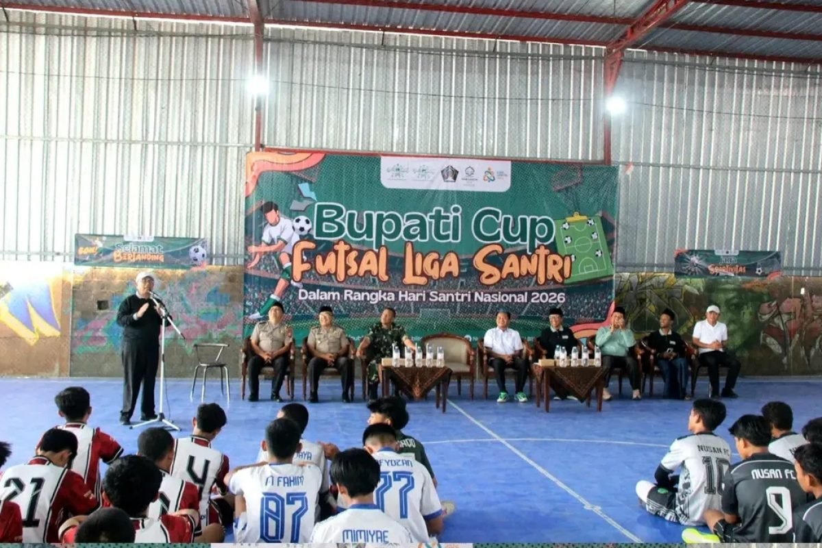 Bupati Blitar Rijanto bersama Wakil Bupati Blitar Beky Herdihansah membuka Futsal Liga Santri Bupati Cup 2026 di Kings Futsal, Kanigoro, Senin (12/10/2026). Bupati Blitar Rijanto bersama Wakil Bupati Blitar Beky Herdihansah membuka Futsal Liga Santri Bupati Cup 2026 di Kings Futsal, Kanigoro, Senin (12/10/2026).