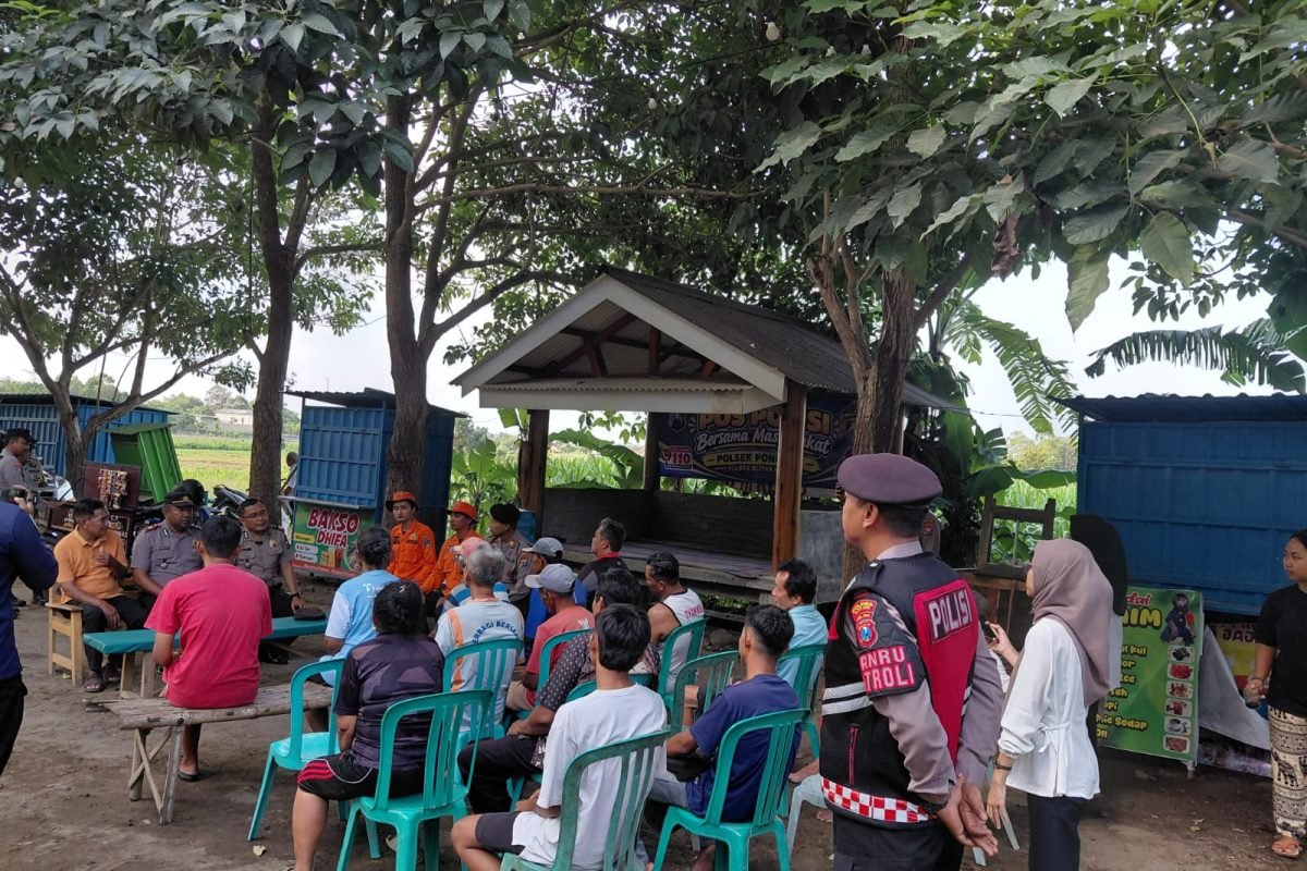 Polres Blitar Kota bersama BPBD melaksanakan patroli, memasang banner imbauan, dan memberikan edukasi kepada masyarakat untuk mencegah kebakaran hutan dan lahan (karhutla), Rabu (21/10/2026).