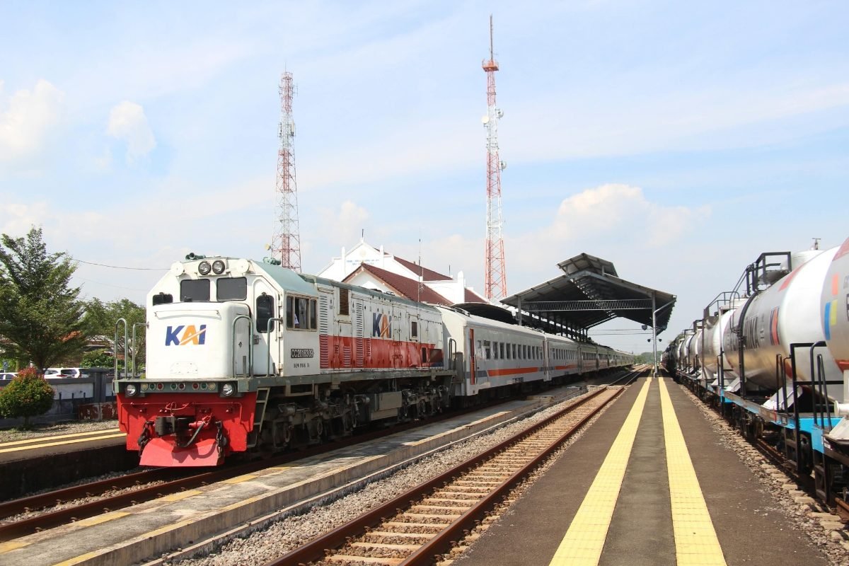 KA Kahuripan terlambat, KAI Daop 7 Madiun, jadwal KA Kahuripan, Stasiun Blitar, gangguan lokomotif kereta api