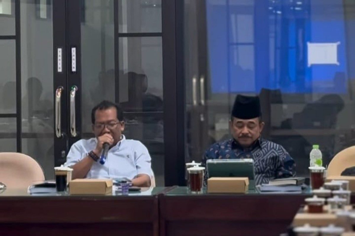 Ketua DPRD Kabupaten Blitar Supriadi memimpin rapat kerja Badan Anggaran bersama TAPD membahas hasil evaluasi Gubernur Jawa Timur terhadap Perubahan APBD 2026. Ketua DPRD Kabupaten Blitar Supriadi memimpin rapat kerja Badan Anggaran bersama TAPD membahas hasil evaluasi Gubernur Jawa Timur terhadap Perubahan APBD 2026.