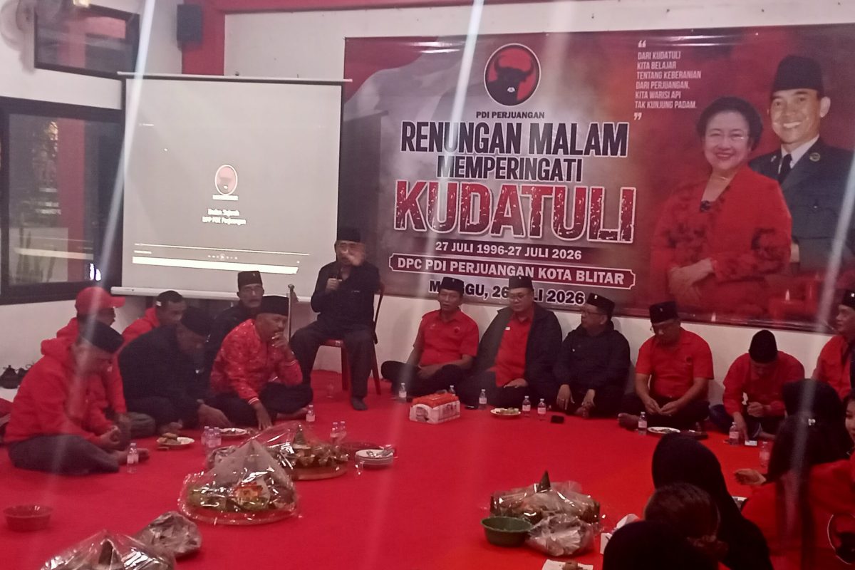 IMG20260726200938 Suasana renungan malam peringatan 30 tahun peristiwa Kudatuli yang digelar DPC PDI Perjuangan Kota Blitar, Minggu (26/7/2026) malam.