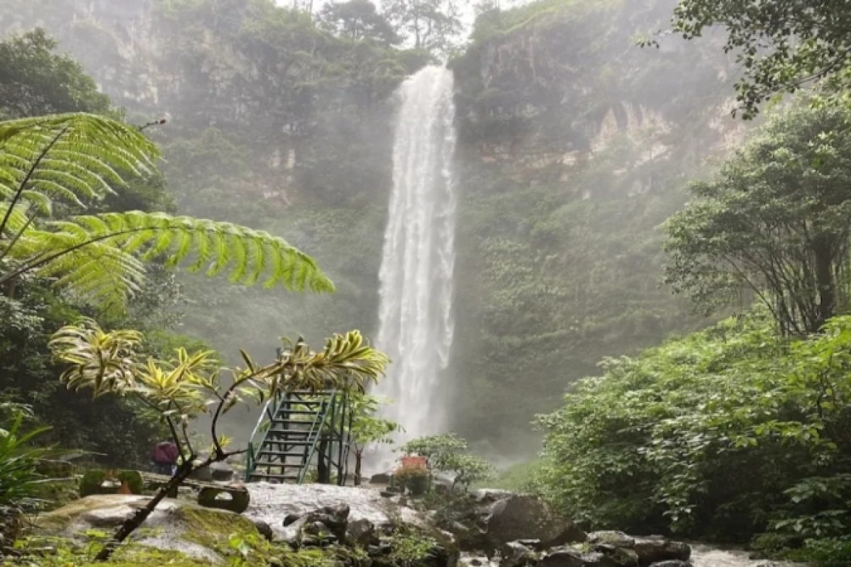 IMG_20250402_073823 Caption pemandangan air terjun Coban Rondo di kawasan Pujon, Malang Jawa Timur