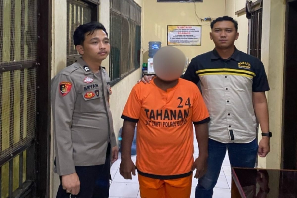 Caption Pelaku berinisial EP (33) berhasil diamankan oleh jajaran anggota Kepolisian Resor Blitar pada Kamis, (3/4/2025).