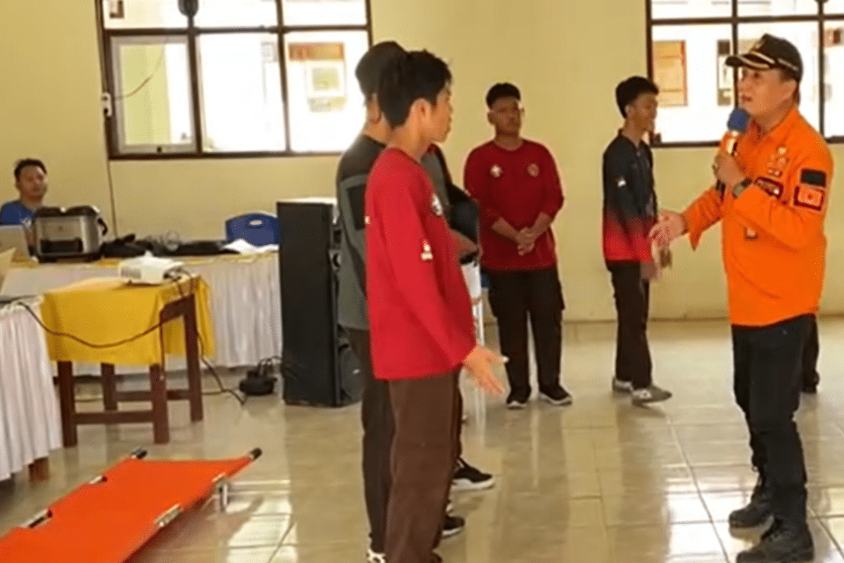Kegiatan simulasi penanggulangan bencana sebagai upaya meningkatkan kesiapsiagaan masyarakat dalam menghadapi situasi darurat.