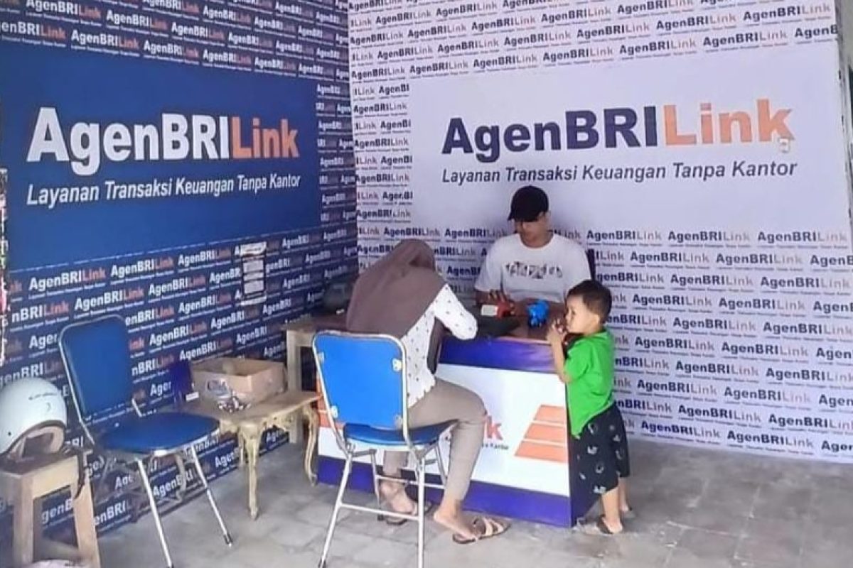 IMG_20260729_110501 Aktivitas pelayanan transaksi di salah satu BRILink Agen di Kabupaten Blitar yang memudahkan masyarakat mengakses berbagai layanan perbankan. Foto: Istimewa.