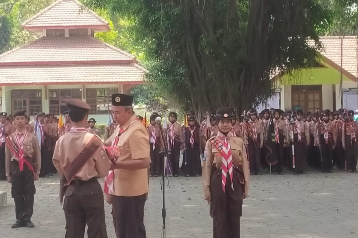 Prosesi pembukaan LT III Pramuka tingkat Kabupaten Kediri diikuti para peserta dari SMP dan MTs se-Kabupaten Kediri. Prosesi pembukaan LT III Pramuka tingkat Kabupaten Kediri diikuti para peserta dari SMP dan MTs se-Kabupaten Kediri.