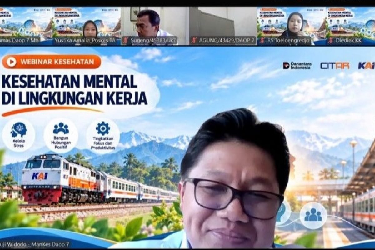 KAI Daop 7 Madiun menggelar Webinar Kesehatan Series ke-19 bertema Kesehatan Mental di Lingkungan Kerja pada Rabu (14/10/2026), sebagai upaya meningkatkan kesadaran pekerja terhadap pentingnya menjaga kondisi psikologis. KAI Daop 7 Madiun menggelar Webinar Kesehatan Series ke-19 bertema Kesehatan Mental di Lingkungan Kerja pada Rabu (14/10/2026), sebagai upaya meningkatkan kesadaran pekerja terhadap pentingnya menjaga kondisi psikologis.