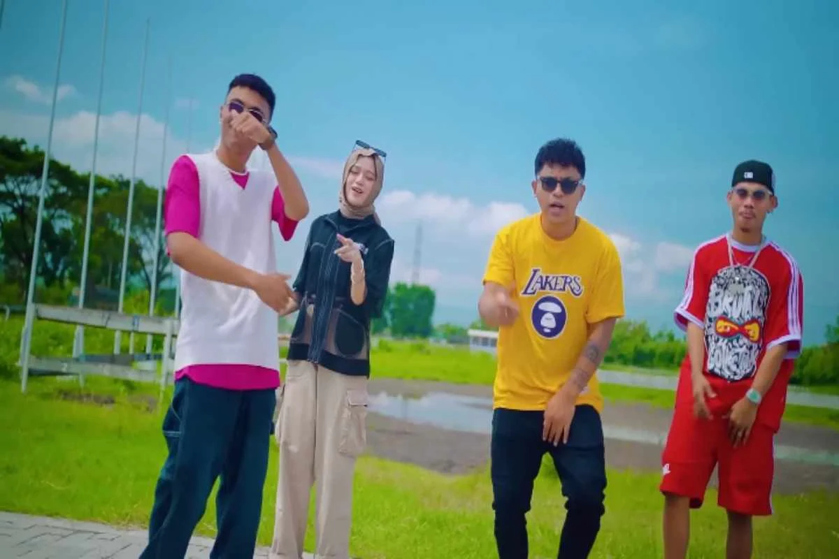 Lagu Tabola Bale garapan Silet Open Up feat. Jacson Zeran, Juan Reza, & Diva Aurel tembus lebih dari 138 juta penonton di YouTube Lagu Tabola Bale garapan Silet Open Up feat. Jacson Zeran, Juan Reza, & Diva Aurel tembus lebih dari 138 juta penonton di YouTube