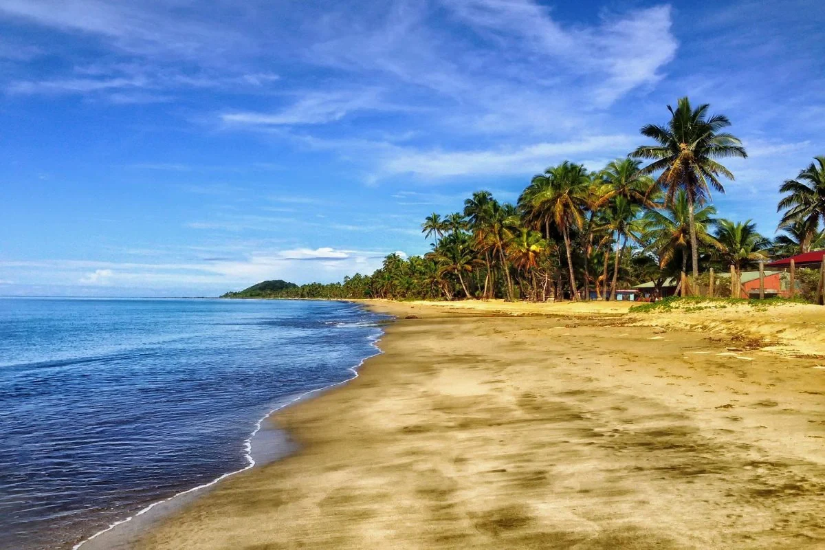 Ilustrasi Pantai Papuma di Jember menawarkan keindahan alam dengan pasir putih dan panorama laut yang memukau gambar Pexels