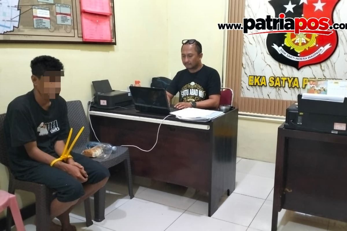 Polish_20260914_154931920 Polisi mengamankan seorang pria yang diduga terlibat kasus pencurian sepeda motor dalam pengungkapan kasus oleh Unit Reskrim Polsek Kepanjen Kidul, Polres Blitar Kota.