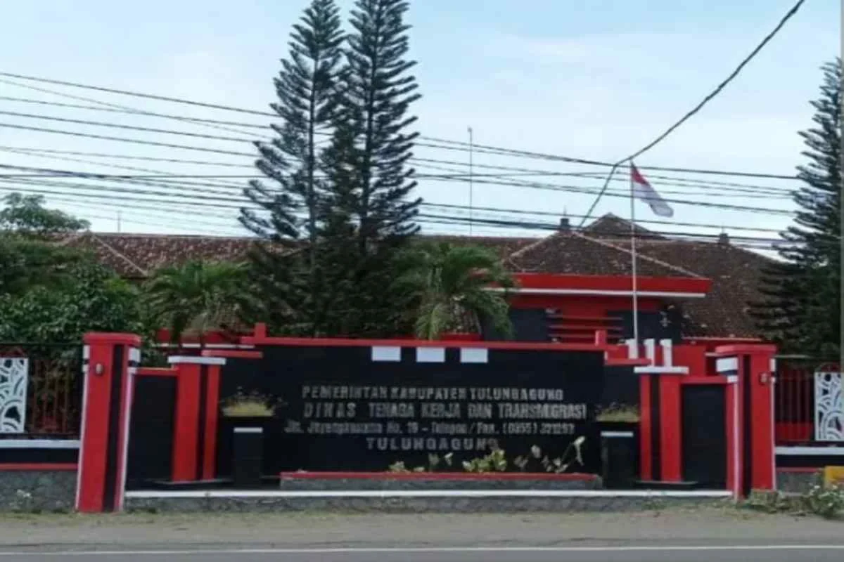 Program pelatihan berbasis DBHCHT di Disnakertrans Tulungagung kembali dibuka untuk meningkatkan keterampilan dan peluang kerja generasi muda.
