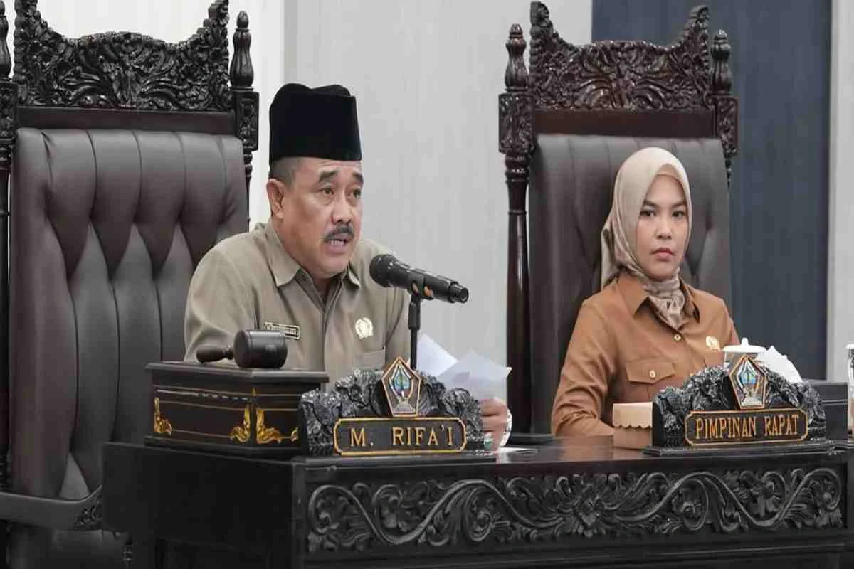 Wakil Ketua DPRD Kabupaten Blitar H. M. Rifa’i memimpin Rapat Paripurna bersama Wakil Ketua II Hj. Ratna Dewi Nirwana Sari di Graha Paripurna Wakil Ketua DPRD Kabupaten Blitar H. M. Rifa’i memimpin Rapat Paripurna bersama Wakil Ketua II Hj. Ratna Dewi Nirwana Sari di Graha Paripurna, Kamis (11/9/2025).