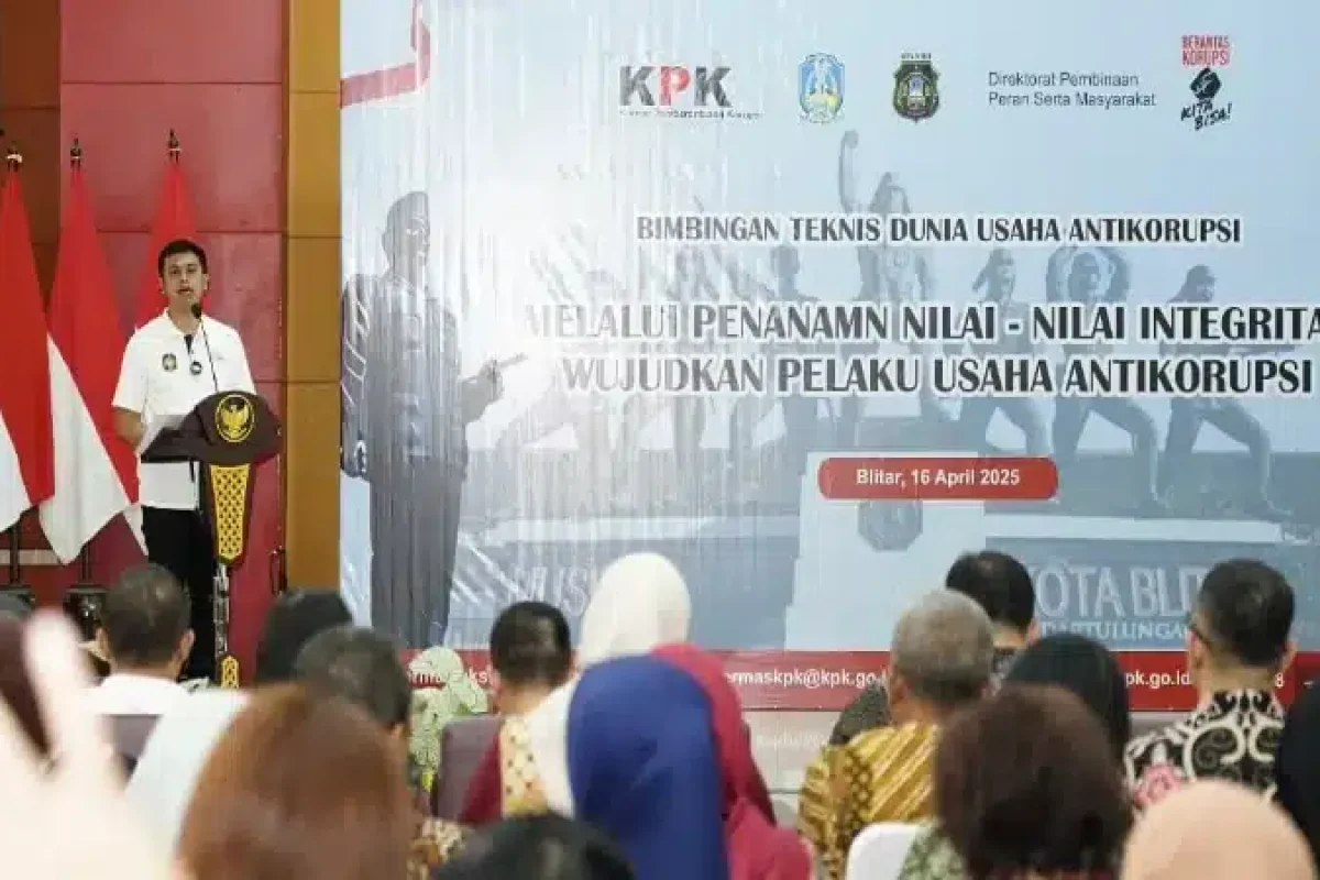 Wali Kota Blitar Syauqul Muhibbin memberikan sambutan pada kegiatan Bimtek bertema keluarga berintregitas di Balai Kota Kusuma Wicitro, Rabu (16/4/25).