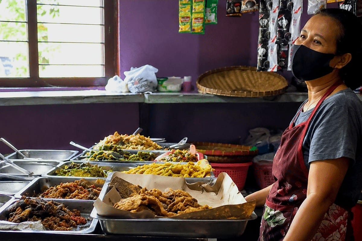 Warung Jendil Mbah Yamah di Kabupaten Blitar Warung Jendil Mbah Yamah di Kabupaten Blitar.