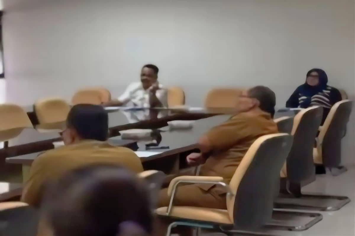 Rapat Badan Musyawarah DPRD Kabupaten Blitar saat menyusun agenda kerja April 2026 dengan fokus pembahasan LKPJ 2025 dan percepatan Raperda Pesantren.